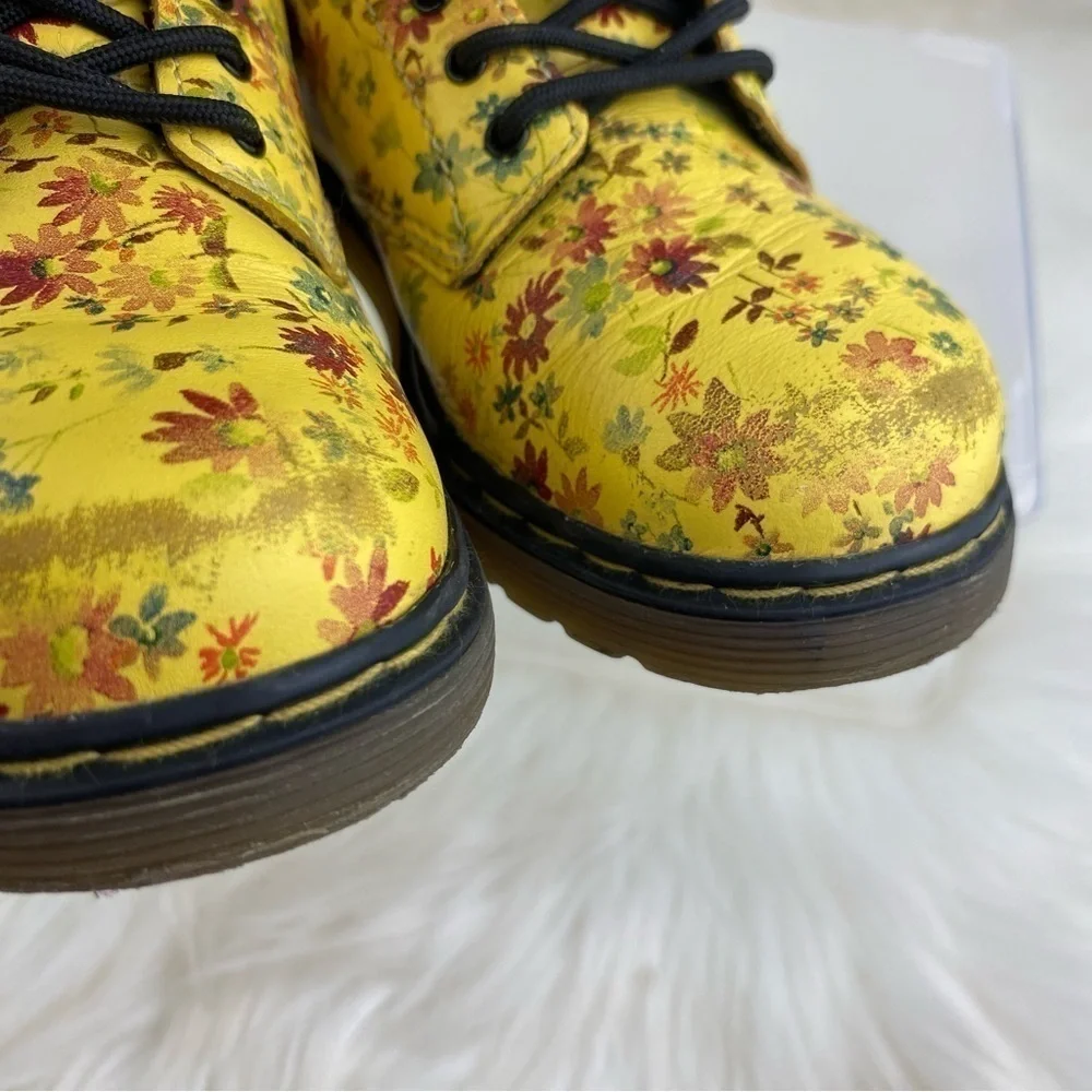 DR.MARTENS LACE UP BOOTS FLOWERS PRINT YELLOW COLOR size 10 kids